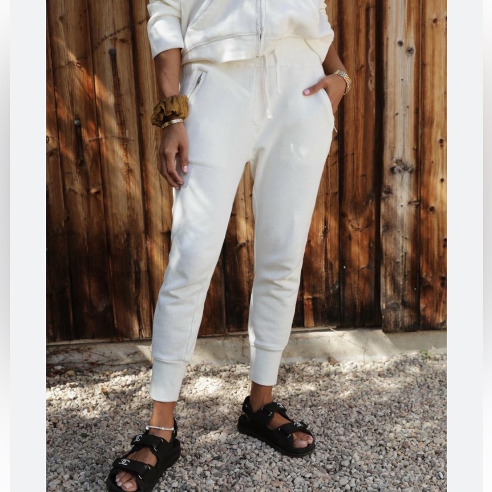 NWT Sincerely Jules Juniper Jogger in Ivory